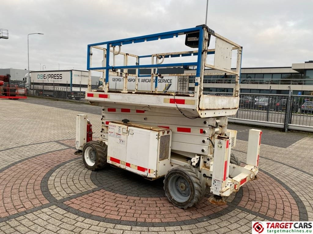 Genie GS-4069RT Diesel 4x4 Scissor Work Lift 1412cm - Nacelle ciseaux: photos 2 Genie GS-4069RT Diesel 4x4 Scissor Work Lift 1412cm - Nacelle ciseaux: photos 2