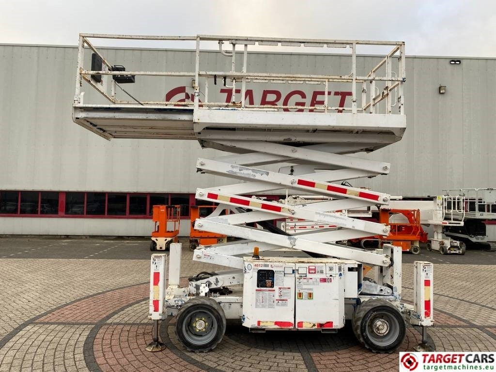 Genie GS-4069RT Diesel 4x4 Scissor Work Lift 1412cm - Nacelle ciseaux: photos 5 Genie GS-4069RT Diesel 4x4 Scissor Work Lift 1412cm - Nacelle ciseaux: photos 5