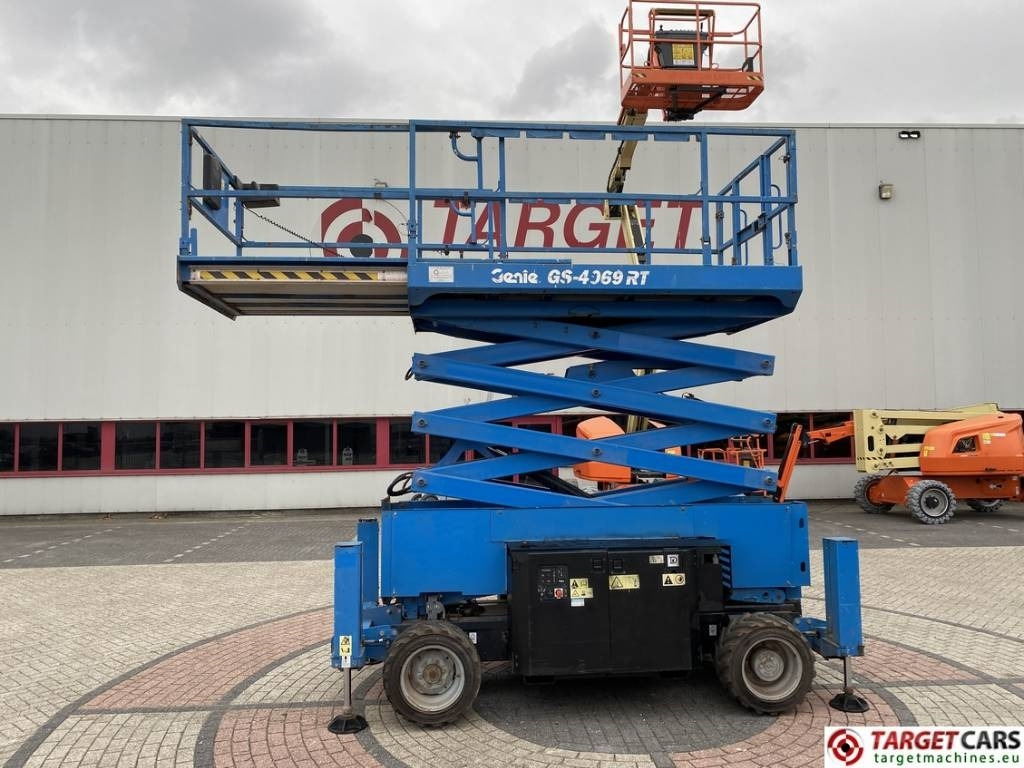 Genie GS-4069RT Diesel 4x4 Scissor Work Lift 1412cm  - Nacelle ciseaux: photos 5 Genie GS-4069RT Diesel 4x4 Scissor Work Lift 1412cm  - Nacelle ciseaux: photos 5