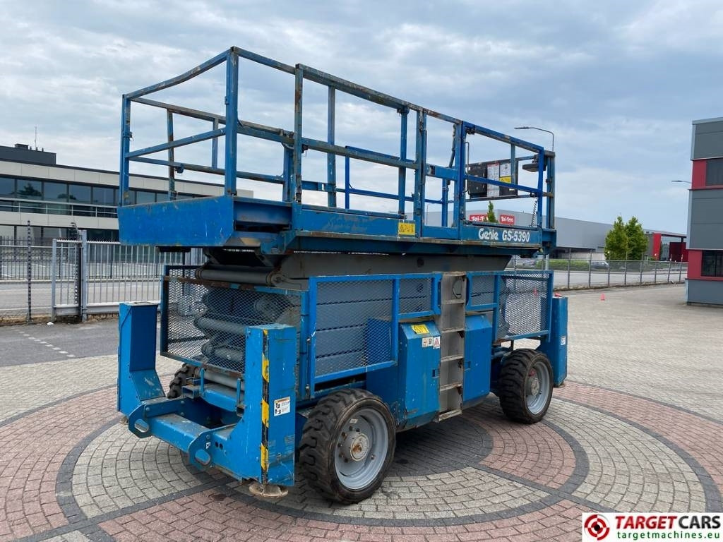 Genie GS-5390RT Diesel 4x4 Scissor Work Lift 1815cm - Nacelle ciseaux: photos 3 Genie GS-5390RT Diesel 4x4 Scissor Work Lift 1815cm - Nacelle ciseaux: photos 3