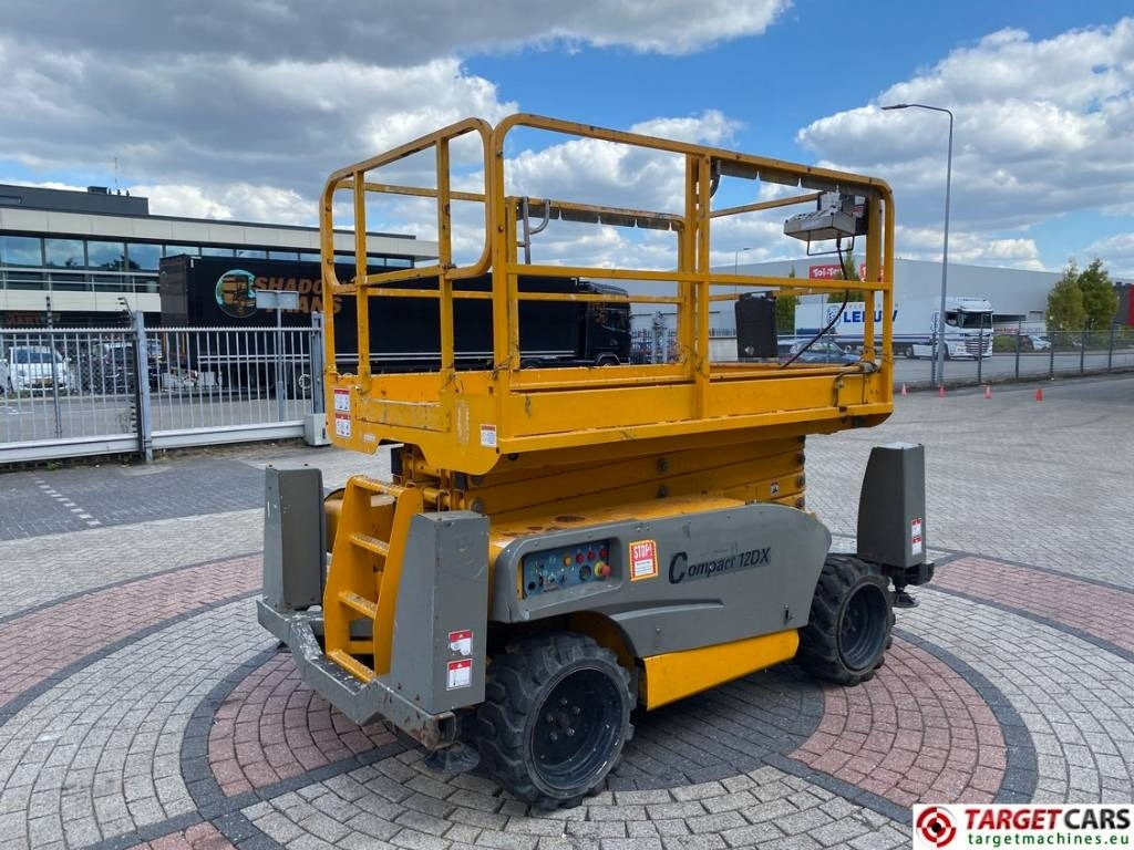 Haulotte Compact 12DX Diesel 4x4 Scissor Work Lift 1206cm - Nacelle ciseaux: photos 3 Haulotte Compact 12DX Diesel 4x4 Scissor Work Lift 1206cm - Nacelle ciseaux: photos 3
