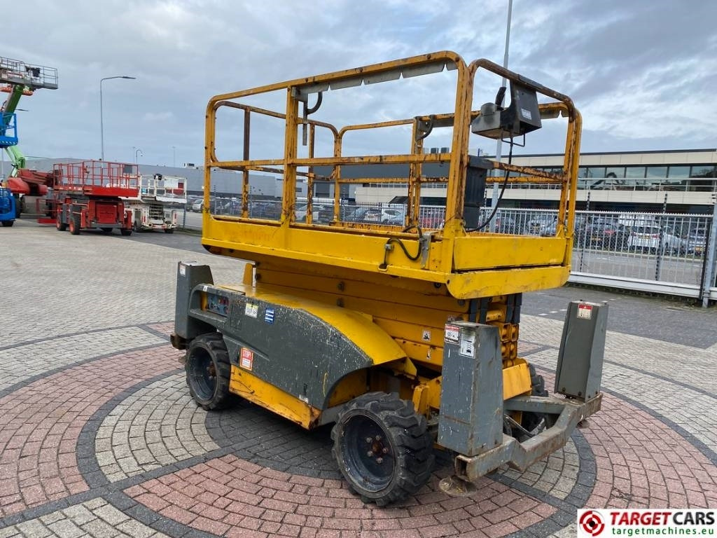 Haulotte Compact 12DX Diesel 4x4 Scissor Work Lift 1206cm - Nacelle ciseaux: photos 2 Haulotte Compact 12DX Diesel 4x4 Scissor Work Lift 1206cm - Nacelle ciseaux: photos 2