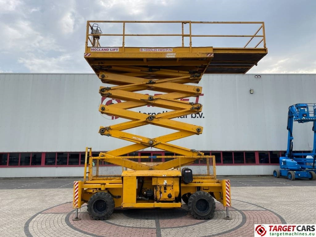 Holland Lift B195DL-25 4WD Diesel 4x4 Scissor Work Lift 2150cm - Nacelle ciseaux: photos 5 Holland Lift B195DL-25 4WD Diesel 4x4 Scissor Work Lift 2150cm - Nacelle ciseaux: photos 5