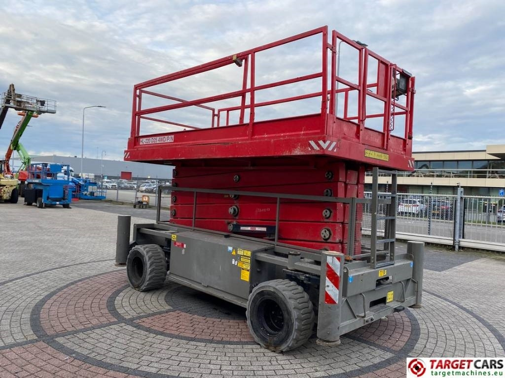 Holland Lift HL220D25-4WD Diesel 4x4 HL220 Scissor Lift 2170cm - Nacelle ciseaux: photos 2 Holland Lift HL220D25-4WD Diesel 4x4 HL220 Scissor Lift 2170cm - Nacelle ciseaux: photos 2