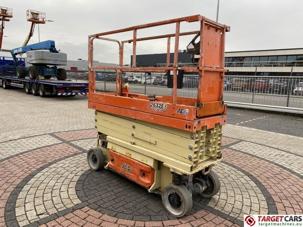 JLG 2632ES Electric Scissor Work Lift 977cm - Nacelle ciseaux: photos 2 JLG 2632ES Electric Scissor Work Lift 977cm - Nacelle ciseaux: photos 2