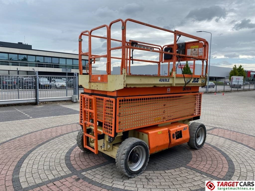 JLG 4069LE Electric Scissor Work Lift 1419cm - Nacelle ciseaux: photos 3 JLG 4069LE Electric Scissor Work Lift 1419cm - Nacelle ciseaux: photos 3