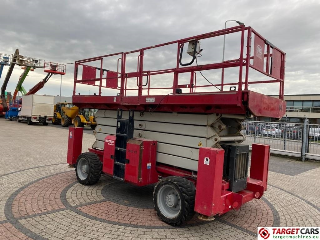 MEC 6092RT Diesel 4x4 Scissor Work Lift 2020cm - Nacelle ciseaux: photos 2 MEC 6092RT Diesel 4x4 Scissor Work Lift 2020cm - Nacelle ciseaux: photos 2