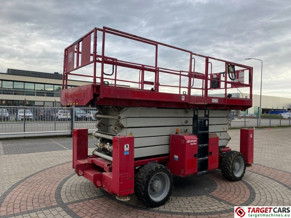 MEC 6092RT Diesel 4x4 Scissor Work Lift 2020cm - Nacelle ciseaux: photos 3 MEC 6092RT Diesel 4x4 Scissor Work Lift 2020cm - Nacelle ciseaux: photos 3