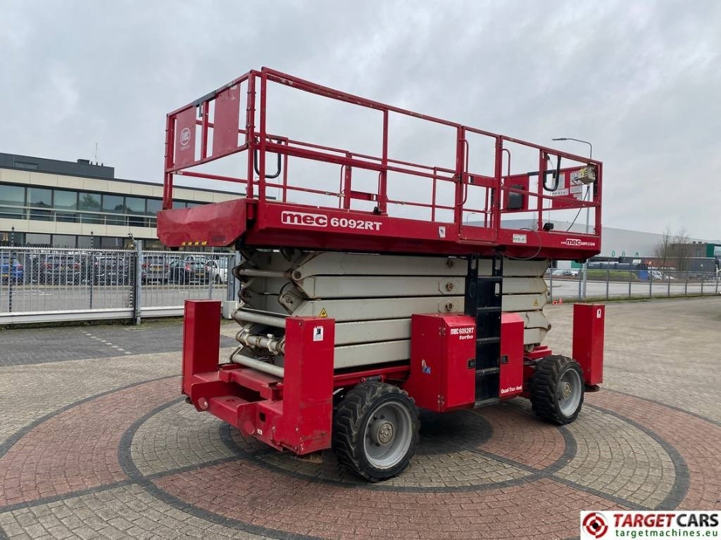 MEC 6092RT Diesel 4x4 Scissor Work Lift 2020cm - Nacelle ciseaux: photos 3 MEC 6092RT Diesel 4x4 Scissor Work Lift 2020cm - Nacelle ciseaux: photos 3