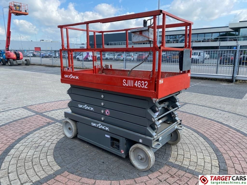SkyJack SJ4632 Electric 4632 Scissor Work LIft 1170cm - Nacelle ciseaux: photos 2 SkyJack SJ4632 Electric 4632 Scissor Work LIft 1170cm - Nacelle ciseaux: photos 2