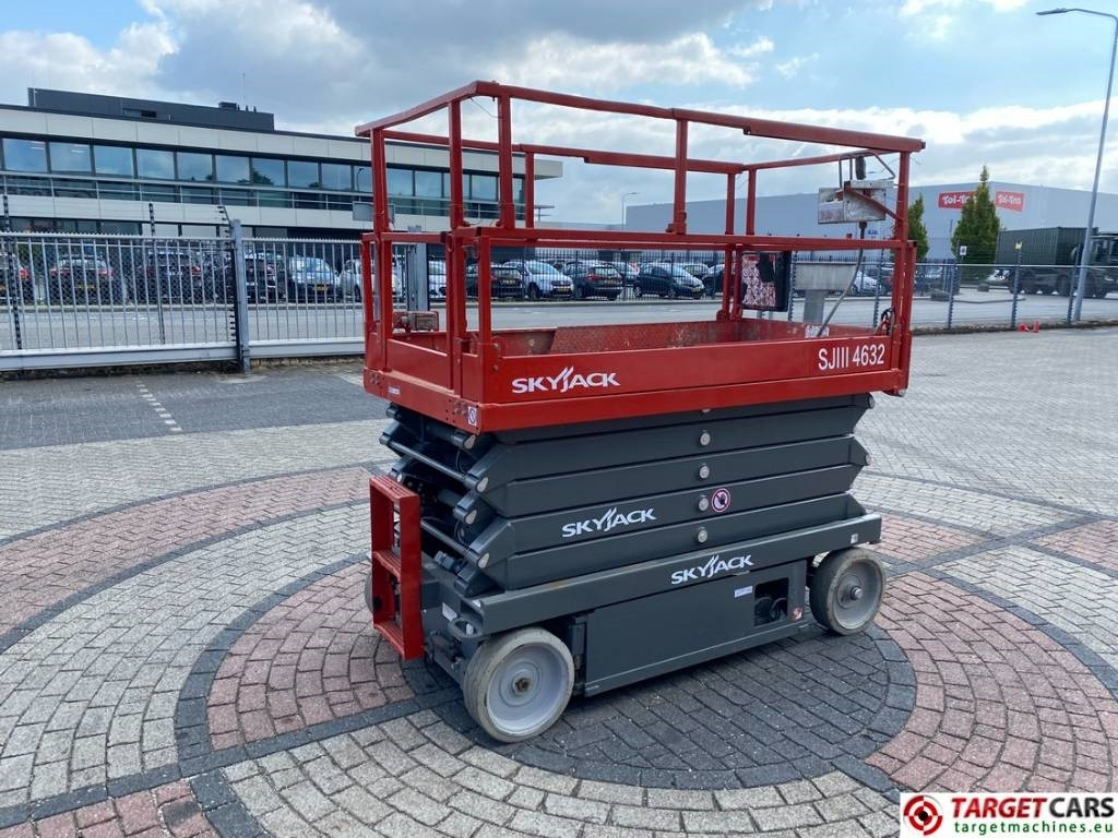 SkyJack SJ4632 Electric 4632 Scissor Work LIft 1170cm - Nacelle ciseaux: photos 3 SkyJack SJ4632 Electric 4632 Scissor Work LIft 1170cm - Nacelle ciseaux: photos 3