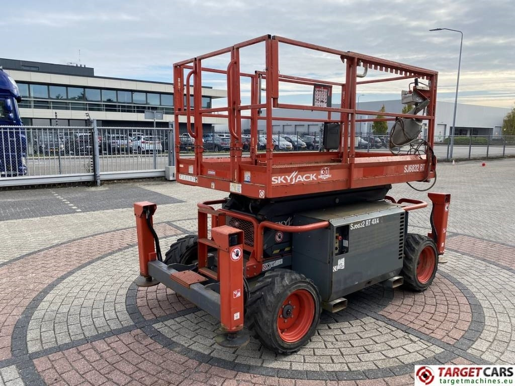 SkyJack SJ6832RT Diesel Scissor Work Lift 1180cm - Nacelle ciseaux: photos 3 SkyJack SJ6832RT Diesel Scissor Work Lift 1180cm - Nacelle ciseaux: photos 3