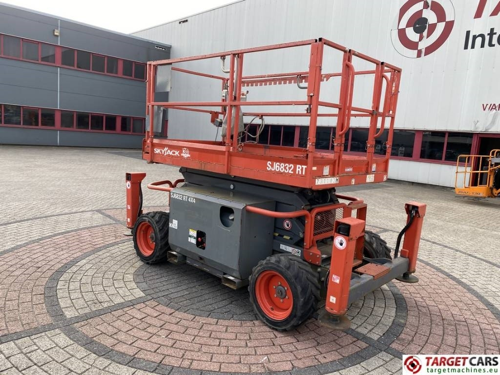 SkyJack SJ6832RT Diesel Scissor Work Lift 1180cm - Nacelle ciseaux: photos 4 SkyJack SJ6832RT Diesel Scissor Work Lift 1180cm - Nacelle ciseaux: photos 4