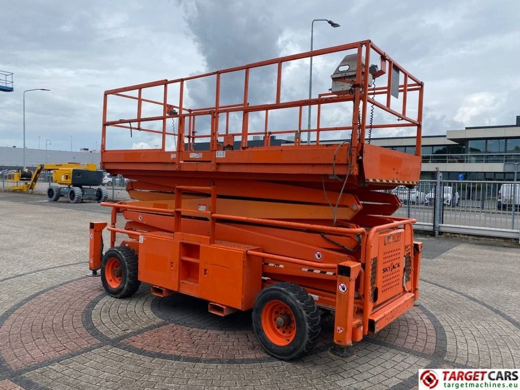 SkyJack SJ9250 RT Diesel 4x4 Scissor Work Lift 1720cm  - Nacelle ciseaux: photos 2 SkyJack SJ9250 RT Diesel 4x4 Scissor Work Lift 1720cm  - Nacelle ciseaux: photos 2