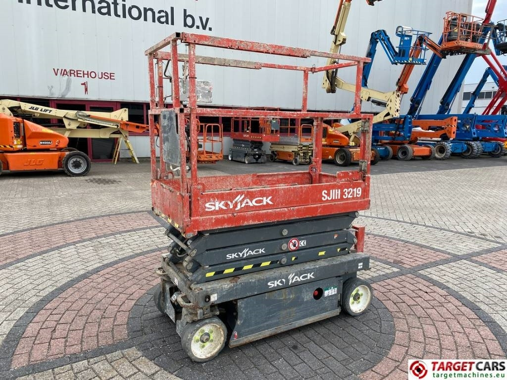 SkyJack SJIII-3219 Electric Scissor Work Lift 780cm - Nacelle ciseaux: photos 1 SkyJack SJIII-3219 Electric Scissor Work Lift 780cm - Nacelle ciseaux: photos 1