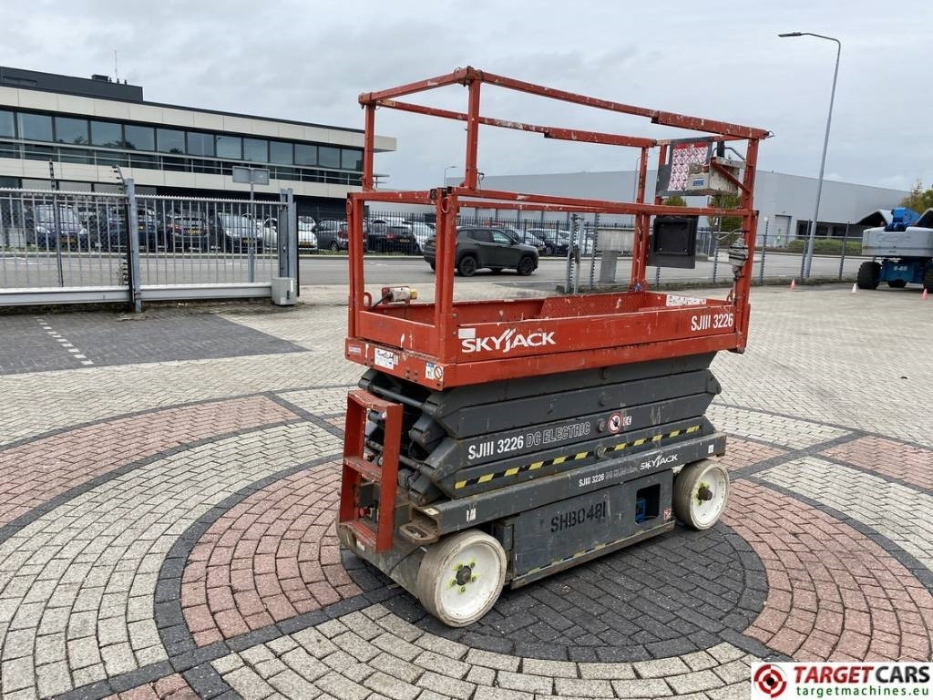 SkyJack SJIII-3226 Electric Scissor Work Lift 990cm - Nacelle ciseaux: photos 3 SkyJack SJIII-3226 Electric Scissor Work Lift 990cm - Nacelle ciseaux: photos 3