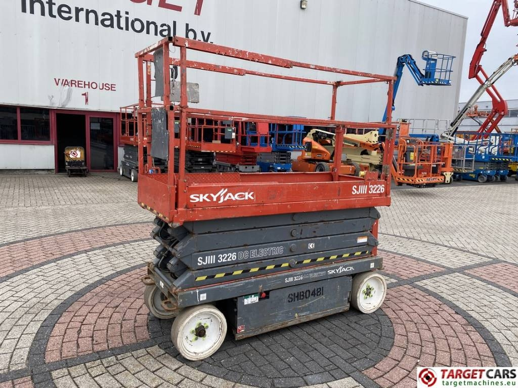 SkyJack SJIII-3226 Electric Scissor Work Lift 990cm - Nacelle ciseaux: photos 1 SkyJack SJIII-3226 Electric Scissor Work Lift 990cm - Nacelle ciseaux: photos 1