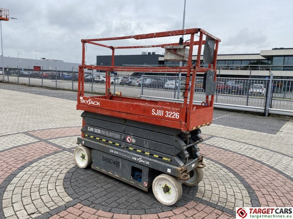 SkyJack SJIII-3226 Electric Scissor Work Lift 990cm - Nacelle ciseaux: photos 2 SkyJack SJIII-3226 Electric Scissor Work Lift 990cm - Nacelle ciseaux: photos 2