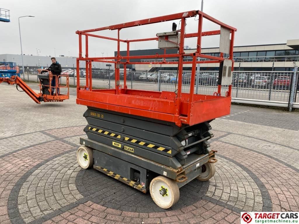 SkyJack SJIII-4632 Electric 4632 Scissor Work Lift 1170cm - Nacelle ciseaux: photos 2 SkyJack SJIII-4632 Electric 4632 Scissor Work Lift 1170cm - Nacelle ciseaux: photos 2