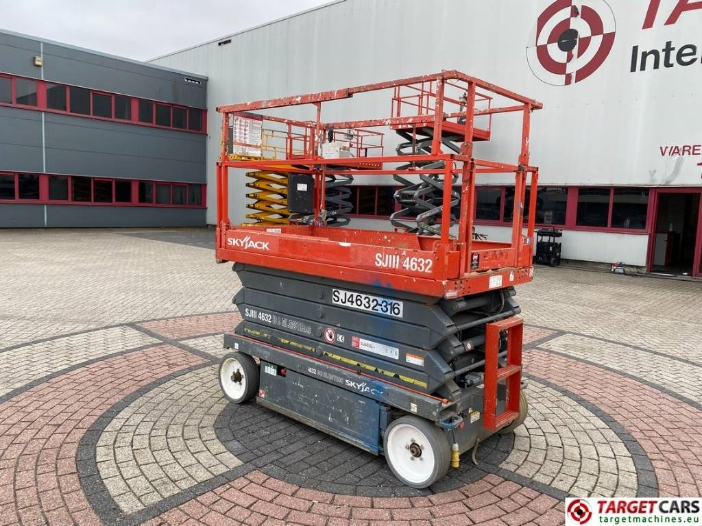 SkyJack SJIII-4632 Electric 4632 Scissor Work Lift 1170cm - Nacelle ciseaux: photos 4 SkyJack SJIII-4632 Electric 4632 Scissor Work Lift 1170cm - Nacelle ciseaux: photos 4