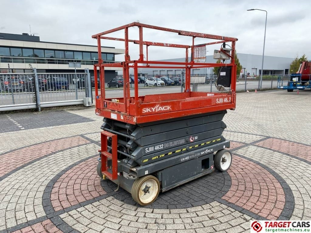 SkyJack SJIII-4632 Electric 4632 Scissor Work Lift 1170cm - Nacelle ciseaux: photos 3 SkyJack SJIII-4632 Electric 4632 Scissor Work Lift 1170cm - Nacelle ciseaux: photos 3