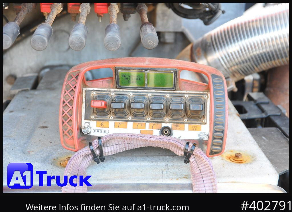 VOLVO FMX 330 Singel Tire 4x4 Blatt/Blatt Fassi F 135 - Camion plateau, Camion grue: photos 4 VOLVO FMX 330 Singel Tire 4x4 Blatt/Blatt Fassi F 135 - Camion plateau, Camion grue: photos 4