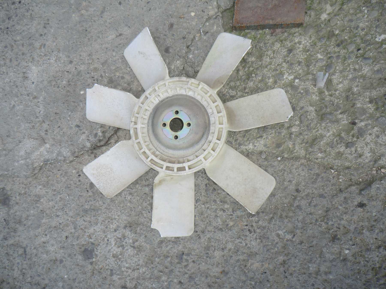 Caterpillar 317B LN Ventola - Ventilateur pour Engins de chantier: photos 1 Caterpillar 317B LN Ventola - Ventilateur pour Engins de chantier: photos 1