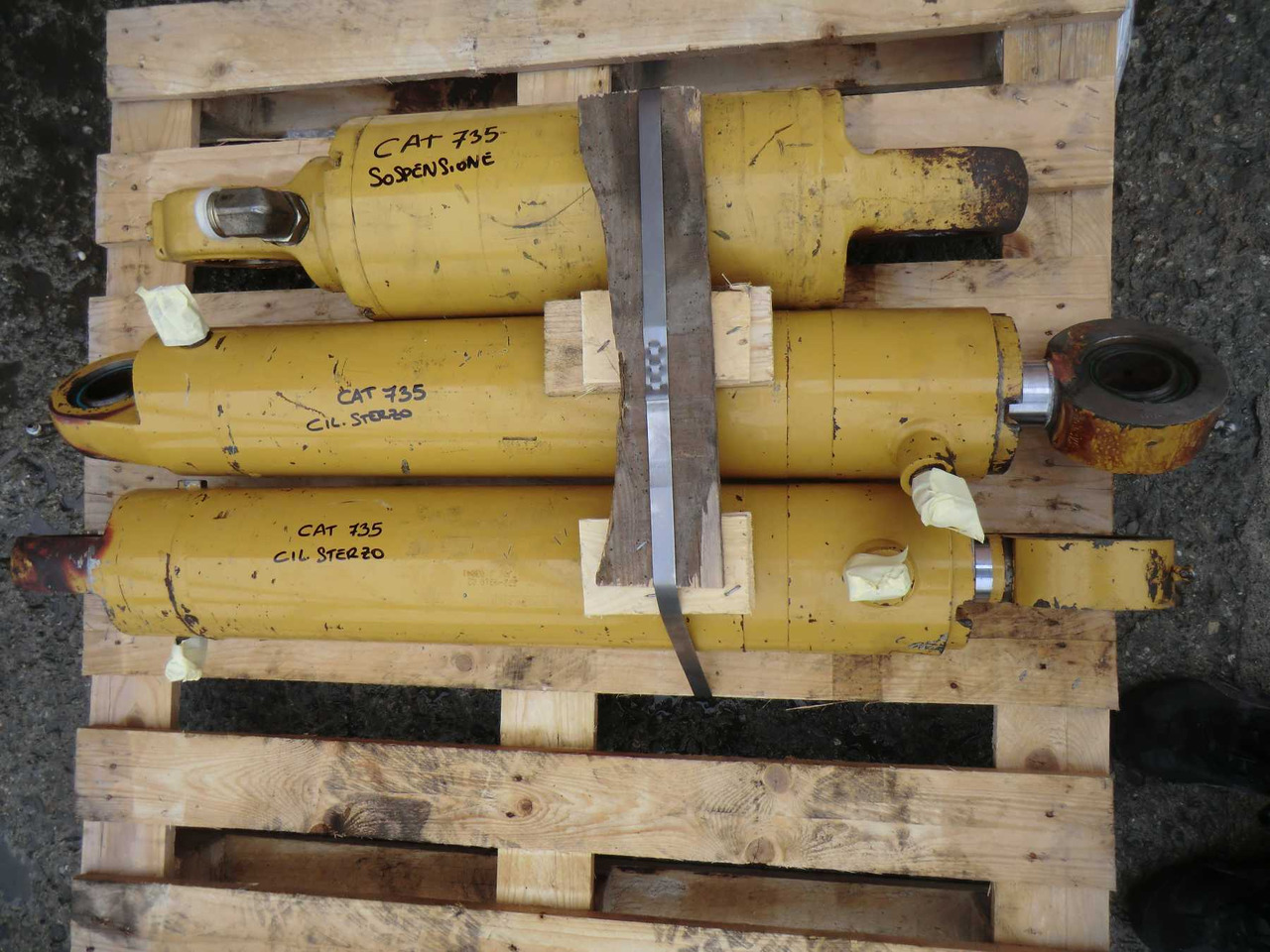Caterpillar 735 Cilindro di sterzo dx - Vérin hydraulique pour Engins de chantier: photos 2 Caterpillar 735 Cilindro di sterzo dx - Vérin hydraulique pour Engins de chantier: photos 2