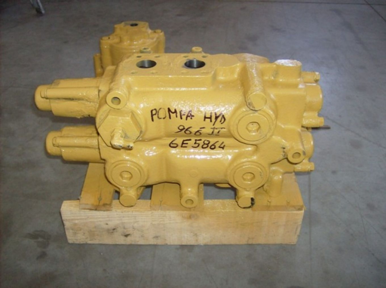 Caterpillar 966F II VALVOLA DISTRIBUTORE - Valve pour Engins de chantier: photos 2 Caterpillar 966F II VALVOLA DISTRIBUTORE - Valve pour Engins de chantier: photos 2