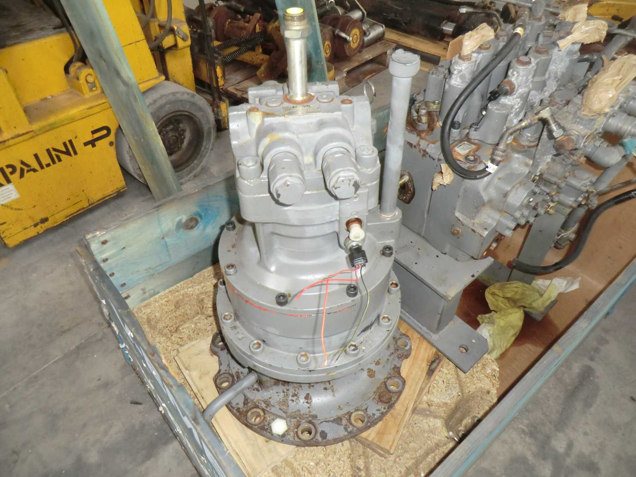 HITACHI ZX240 BAS RIDUTTORE DI ROTAZIONE APERTO E CONTROLLATO. - Transmission pour Engins de chantier: photos 3 HITACHI ZX240 BAS RIDUTTORE DI ROTAZIONE APERTO E CONTROLLATO. - Transmission pour Engins de chantier: photos 3