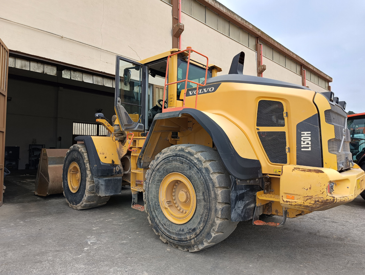 VOLVO L150H - Chargeuse sur pneus: photos 1 VOLVO L150H - Chargeuse sur pneus: photos 1