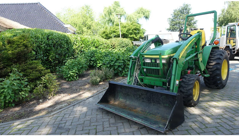 John Deere 790 4x4 SCHADE--UNFALL-- ACCIDENT - Tracteur agricole: photos 2 John Deere 790 4x4 SCHADE--UNFALL-- ACCIDENT - Tracteur agricole: photos 2