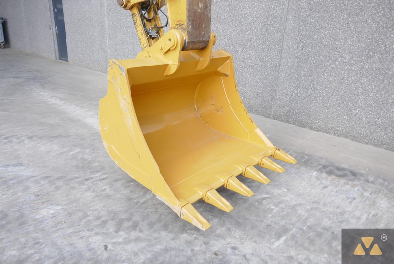 Pelle sur chenille Caterpillar 325F LCR: photos 6