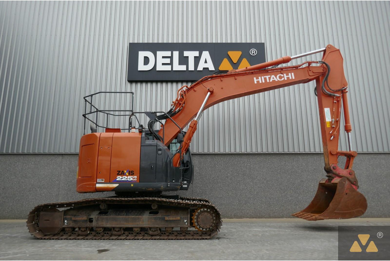 Hitachi ZX225USLC-6 - Pelle sur chenille: photos 2 Hitachi ZX225USLC-6 - Pelle sur chenille: photos 2