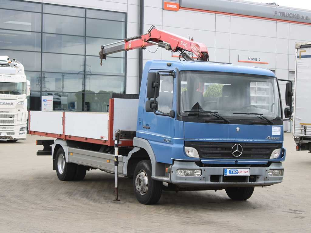 Mercedes-Benz ATEGO 1018, EURO 3, CRANE FASSI F40A.21 - Camion plateau, Camion grue: photos 2 Mercedes-Benz ATEGO 1018, EURO 3, CRANE FASSI F40A.21 - Camion plateau, Camion grue: photos 2