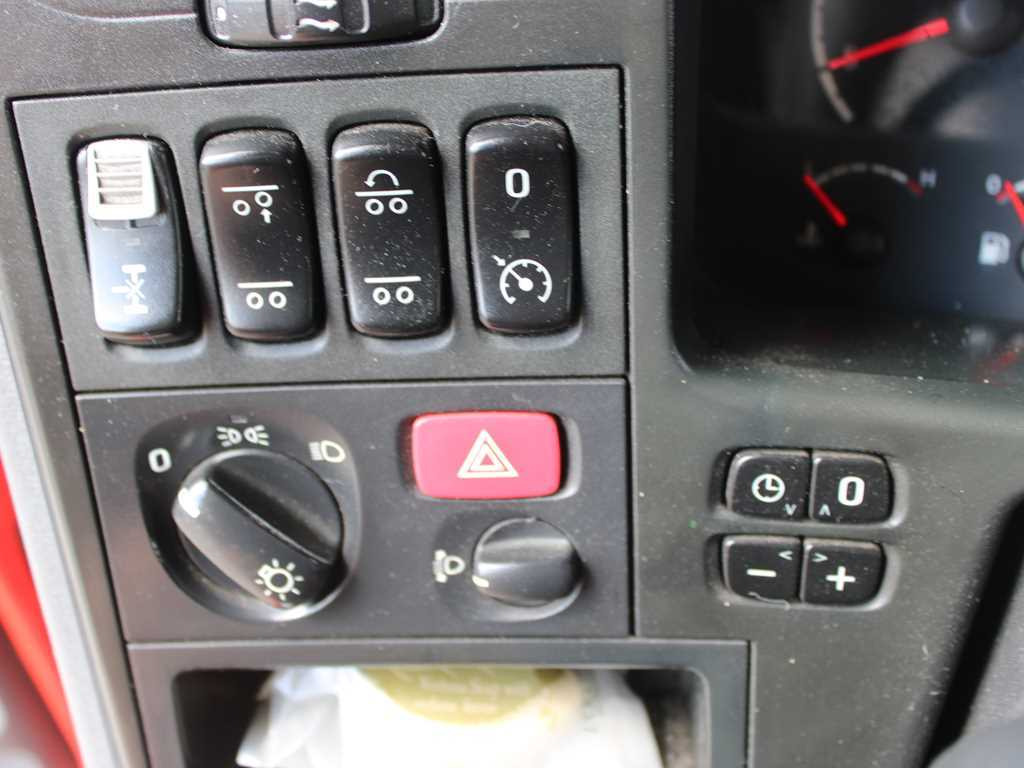 Camion frigorifique Scania R 380, HYDRAULIC FRONT, DOUBLE CHAMBER, CARRIER SUPRA 850 mt: photos 16