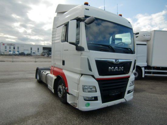MAN TGX 18.460 XLX Low Deck, Automatik, E6, höhenverstellbare Sattelplatte - Tracteur routier: photos 3 MAN TGX 18.460 XLX Low Deck, Automatik, E6, höhenverstellbare Sattelplatte - Tracteur routier: photos 3