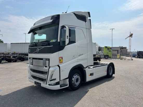 Volvo FH 460 EURO 6, I-Shift, Retarder, Globetrotter, Standklima Voll-Spoiler - Tracteur routier: photos 1 Volvo FH 460 EURO 6, I-Shift, Retarder, Globetrotter, Standklima Voll-Spoiler - Tracteur routier: photos 1