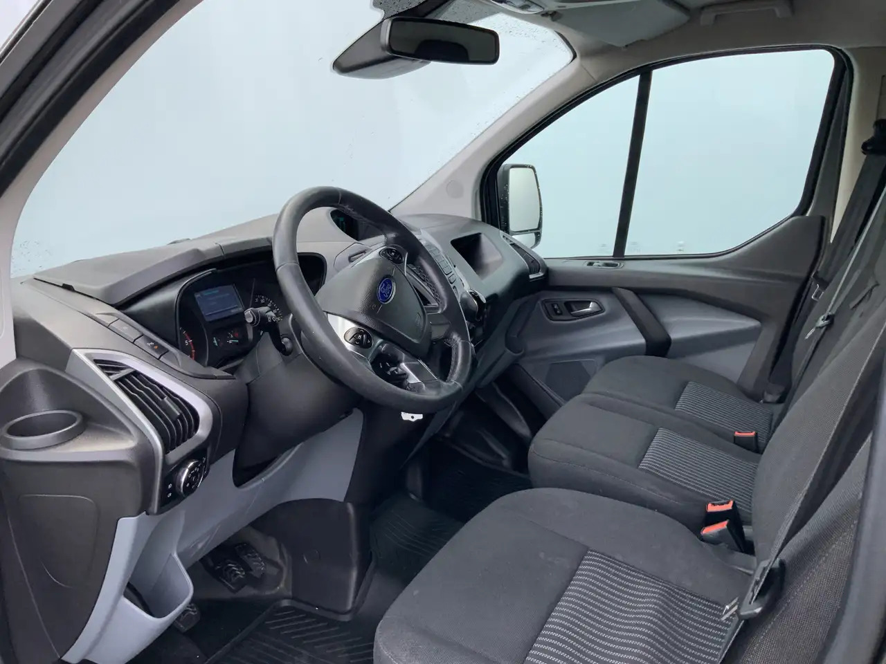 Ford Transit Custom 270 2.2 TDCI L1H1 Trend Airco Camera Cruise Dakdra - Fourgonnette: photos 5 Ford Transit Custom 270 2.2 TDCI L1H1 Trend Airco Camera Cruise Dakdra - Fourgonnette: photos 5