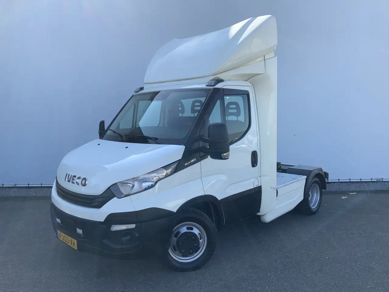 Iveco 40C18 B.E Trekker Airco Cruise 3 Zits Euro 6 180 - Tracteur routier BE: photos 1 Iveco 40C18 B.E Trekker Airco Cruise 3 Zits Euro 6 180 - Tracteur routier BE: photos 1