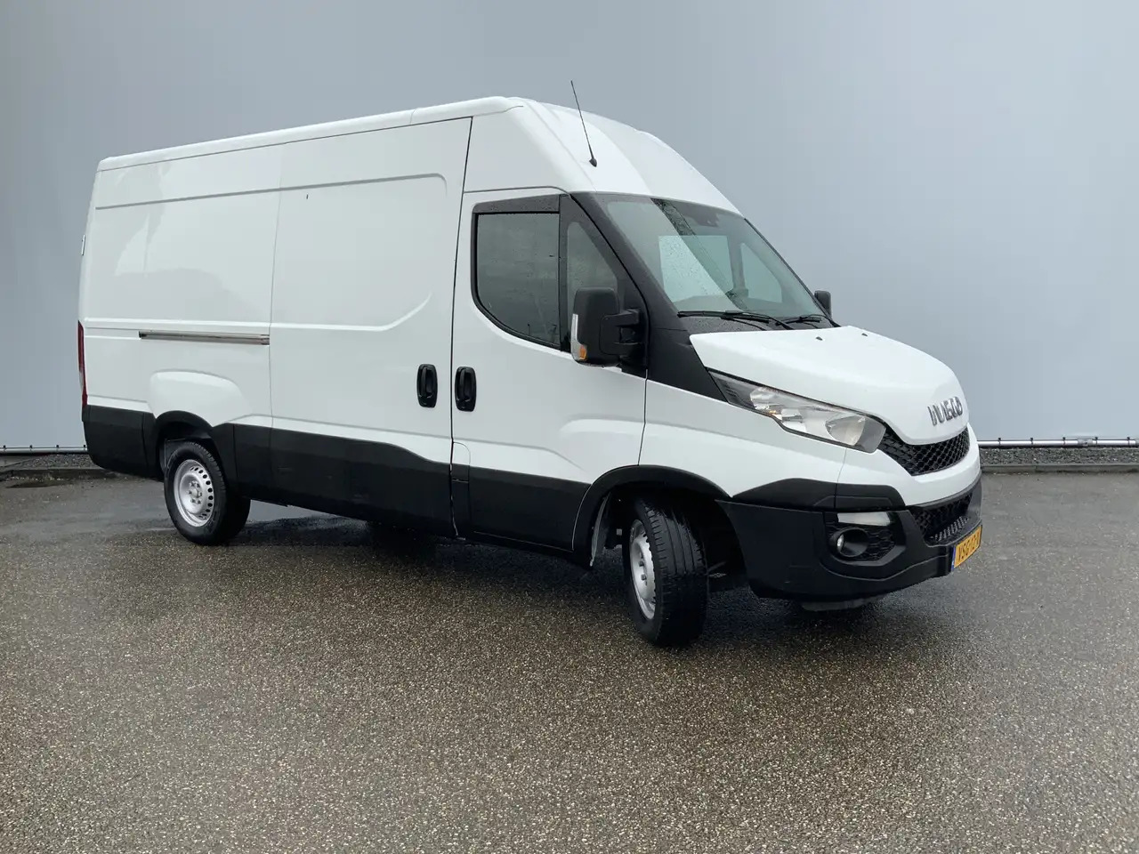 Iveco Daily 35S13V 2.3 352 H2 L3 Airco 3 Zits Opstap Euro 5 - Fourgon utilitaire: photos 2 Iveco Daily 35S13V 2.3 352 H2 L3 Airco 3 Zits Opstap Euro 5 - Fourgon utilitaire: photos 2