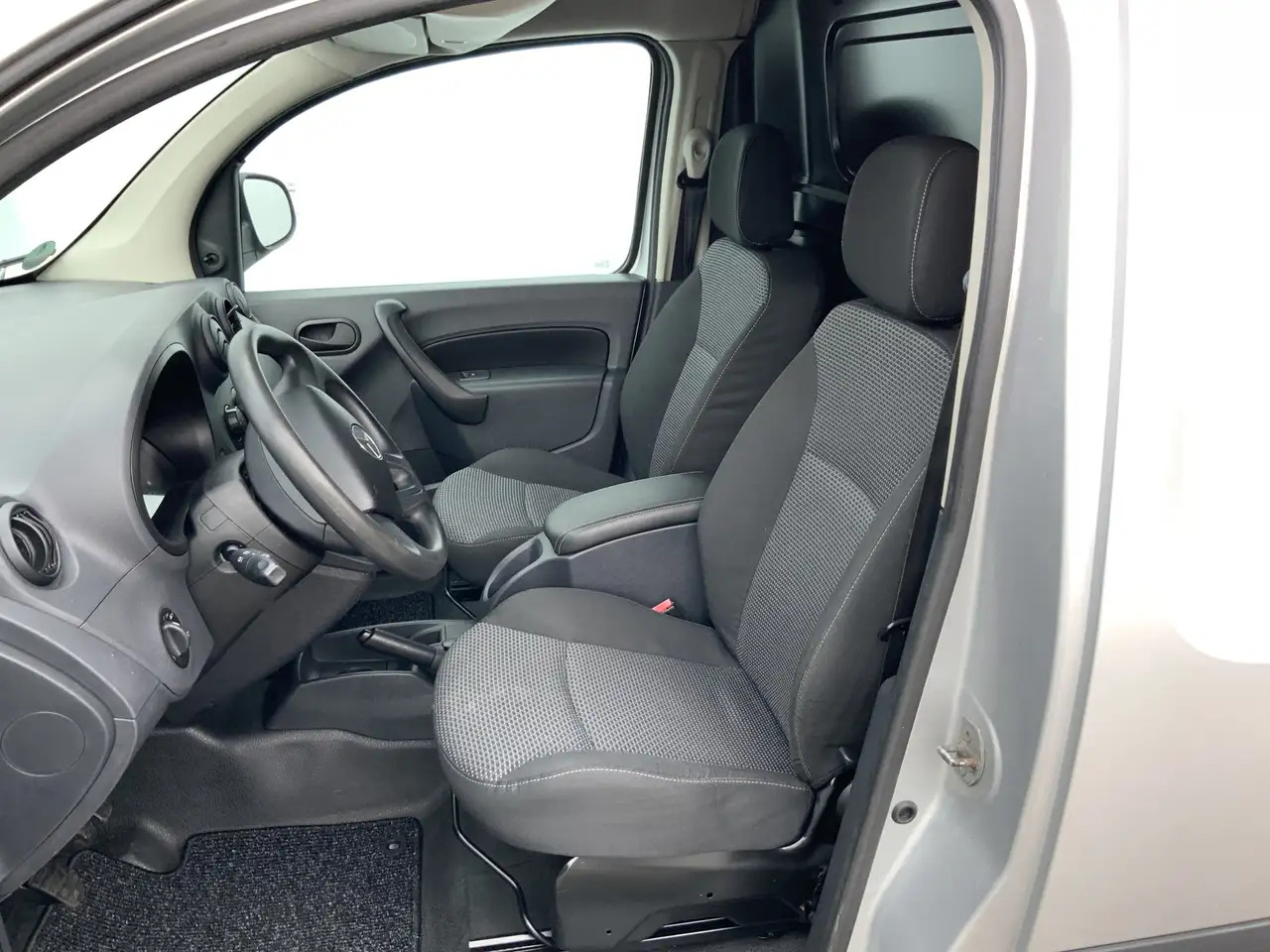 Mercedes-Benz Citan 109 CDI BlueEFFICIENCY Business Ambition Airco Tre - Fourgonnette: photos 4 Mercedes-Benz Citan 109 CDI BlueEFFICIENCY Business Ambition Airco Tre - Fourgonnette: photos 4