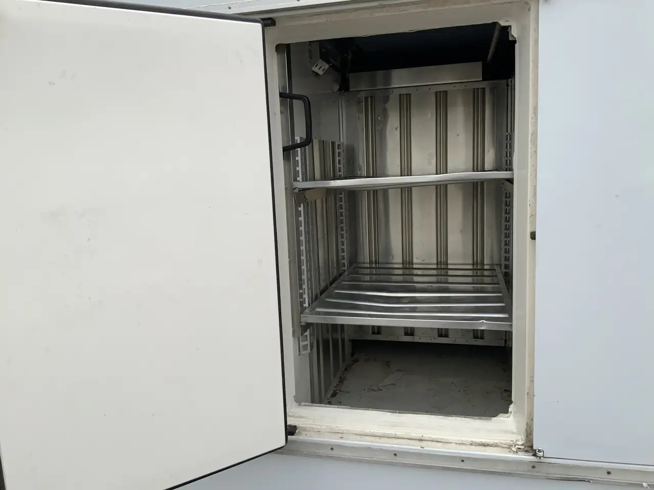 Mercedes-Benz Sprinter 310 2.2 CDI 366 ijswagen 40 gr _0 Deuren 10 Euro 5 - Utilitaire frigorifique: photos 5 Mercedes-Benz Sprinter 310 2.2 CDI 366 ijswagen 40 gr _0 Deuren 10 Euro 5 - Utilitaire frigorifique: photos 5