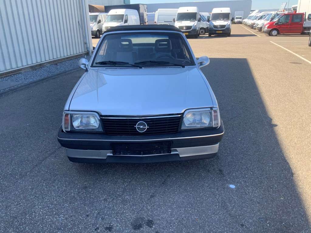 Opel Ascona 1.6 S Automaat Cabriolet Marge geen btw - Voiture: photos 3 Opel Ascona 1.6 S Automaat Cabriolet Marge geen btw - Voiture: photos 3