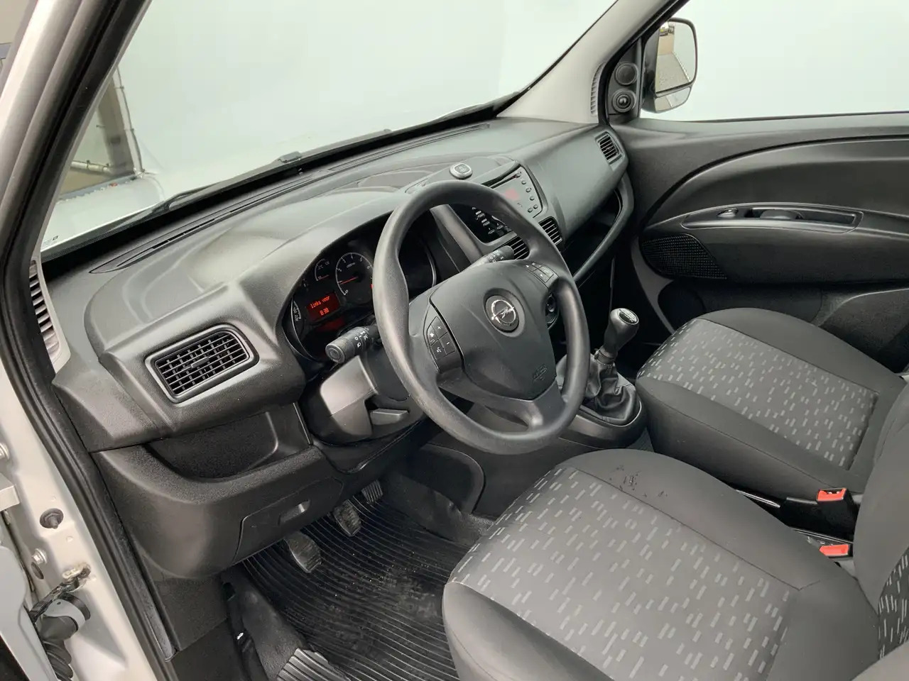 Opel Combo 1.3 CDTi L1H1 Edition Airco Euro 6 - Fourgonnette: photos 5 Opel Combo 1.3 CDTi L1H1 Edition Airco Euro 6 - Fourgonnette: photos 5