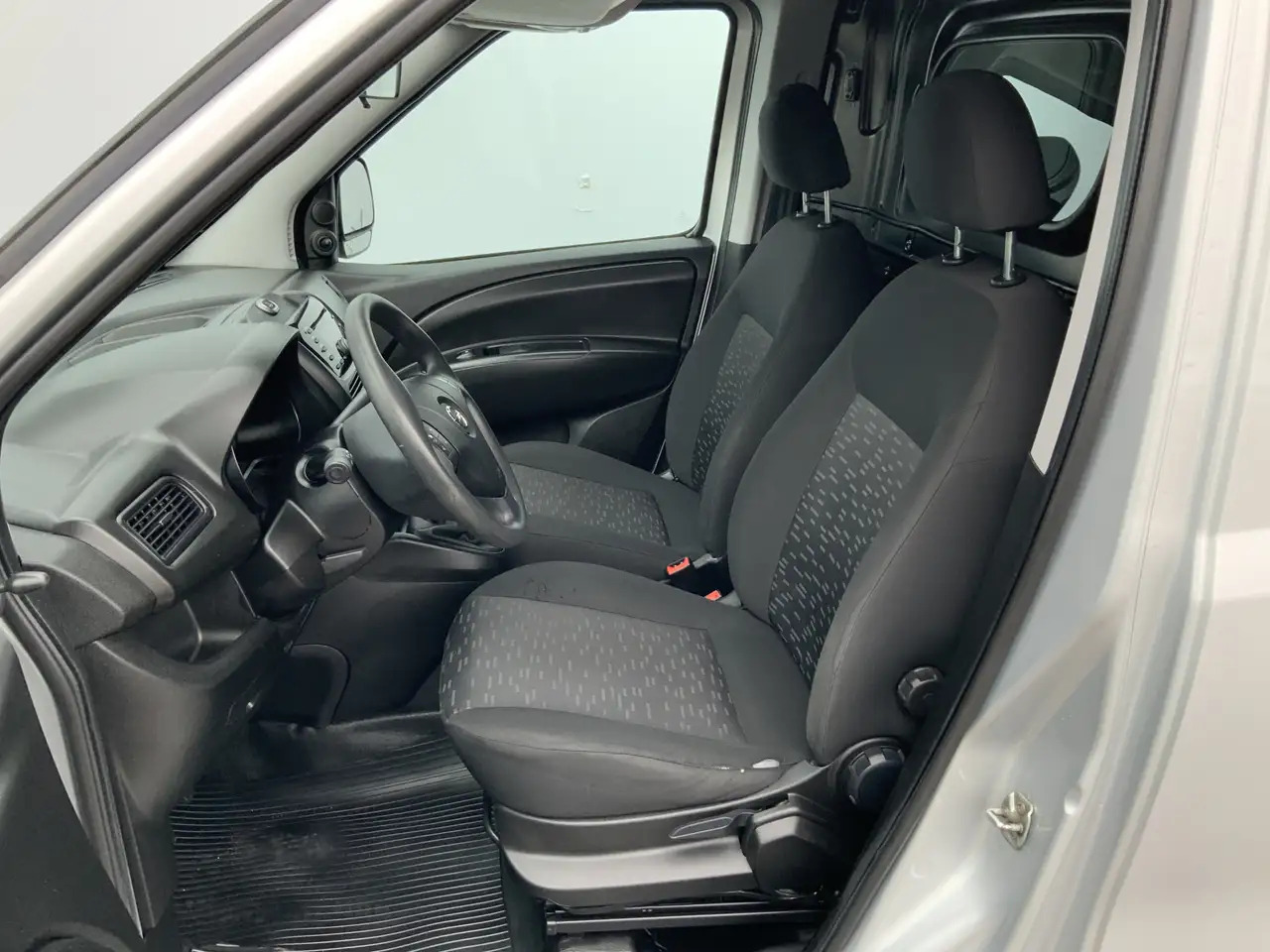 Opel Combo 1.3 CDTi L1H1 Edition Airco Euro 6 - Fourgonnette: photos 4 Opel Combo 1.3 CDTi L1H1 Edition Airco Euro 6 - Fourgonnette: photos 4
