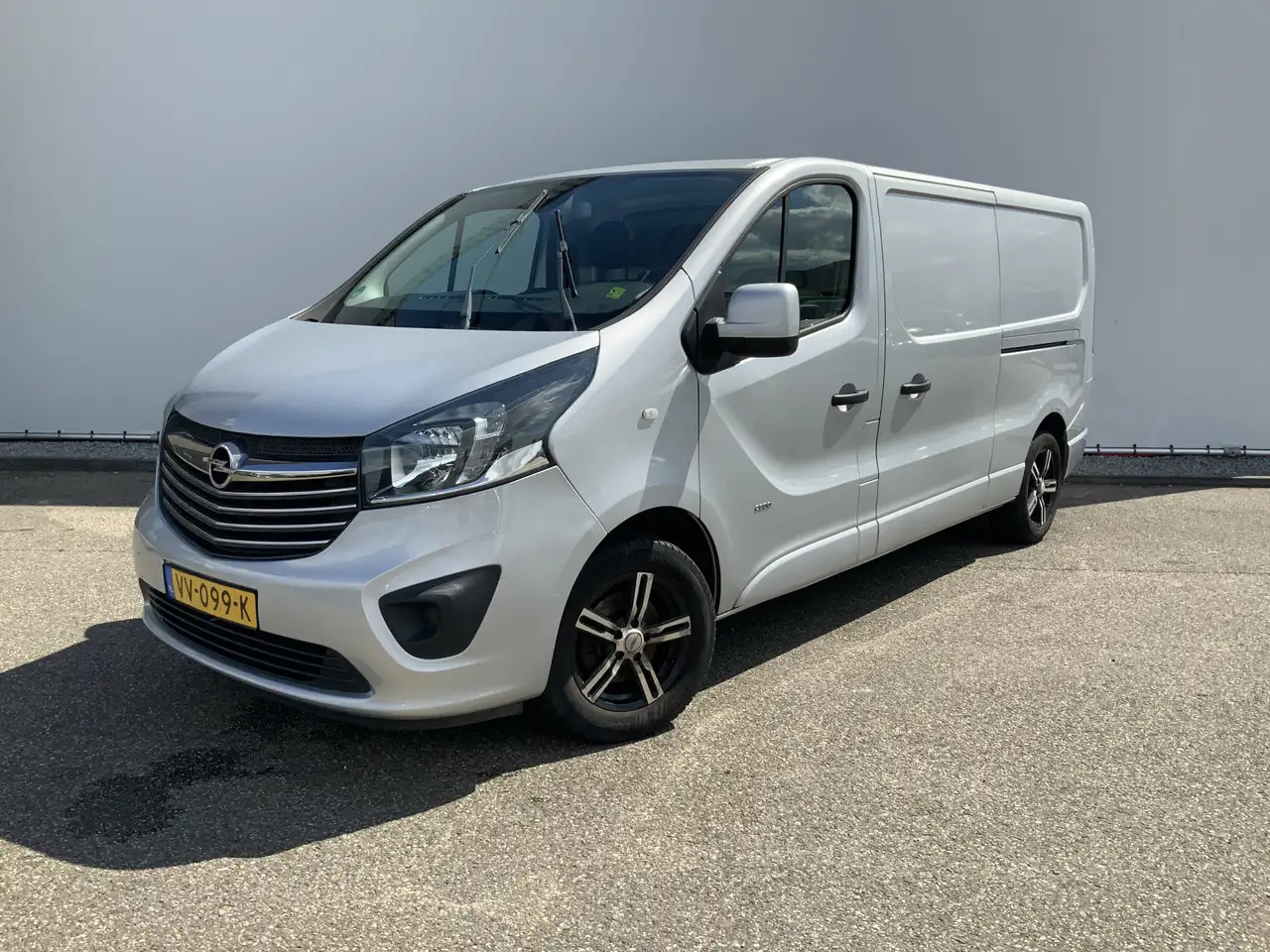 Opel Vivaro 1.6 CDTI L2H1 Sport EcoFlex (MOTOR DEFECT !!!!)Air - Fourgon utilitaire: photos 1 Opel Vivaro 1.6 CDTI L2H1 Sport EcoFlex (MOTOR DEFECT !!!!)Air - Fourgon utilitaire: photos 1