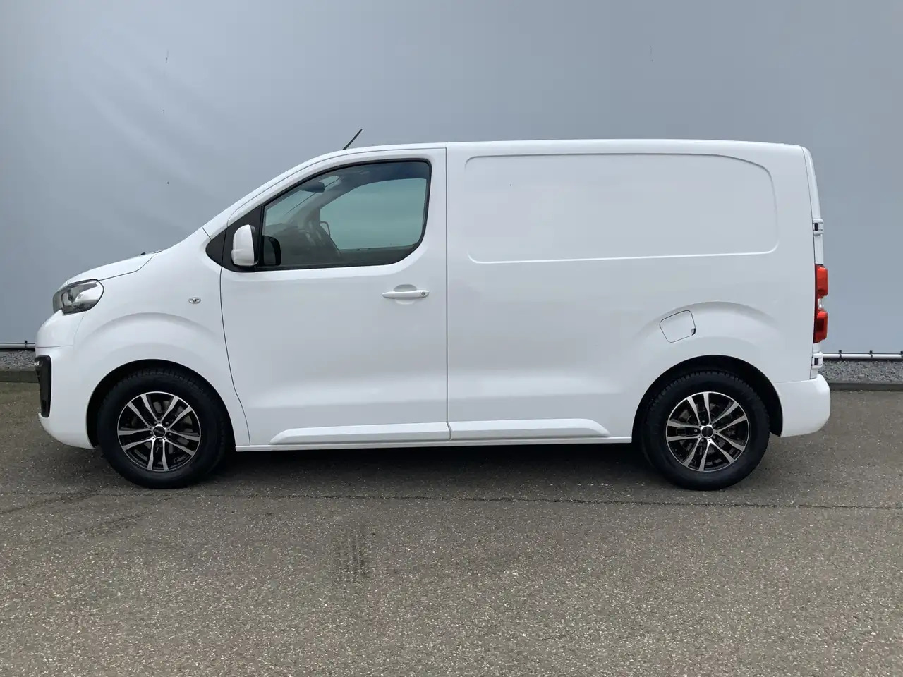 Peugeot Expert 227C 2.0 BlueHDI 150 Premium Pack Airco Cruise Cam - Fourgon utilitaire: photos 3 Peugeot Expert 227C 2.0 BlueHDI 150 Premium Pack Airco Cruise Cam - Fourgon utilitaire: photos 3