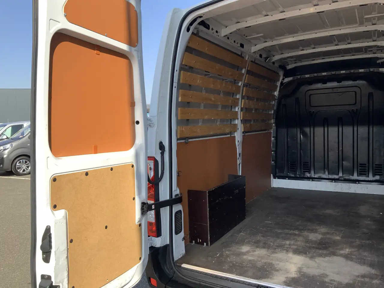 Fourgon utilitaire Renault Master T35 2.3 dCi 135 L2H2 Airco Cruise Navi Side Bar Ca: photos 10