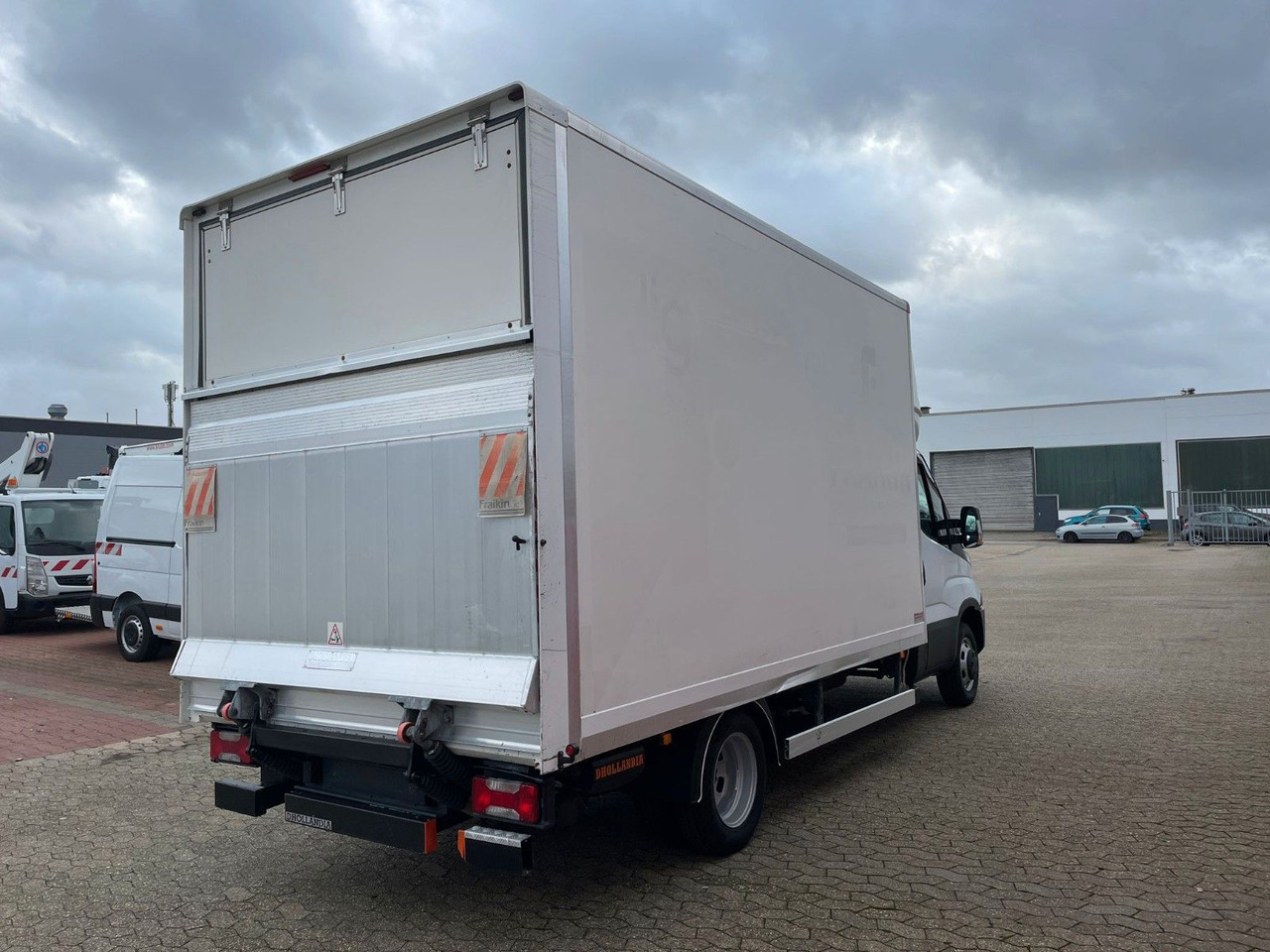 Iveco Daily Koffer 4.2m Ladebordwand Dhollandia Klima - Fourgon grand volume: photos 4 Iveco Daily Koffer 4.2m Ladebordwand Dhollandia Klima - Fourgon grand volume: photos 4